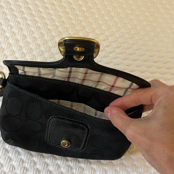 Vintage Coach wristlet Gold Detailing Buckle - Picture 5 of 8